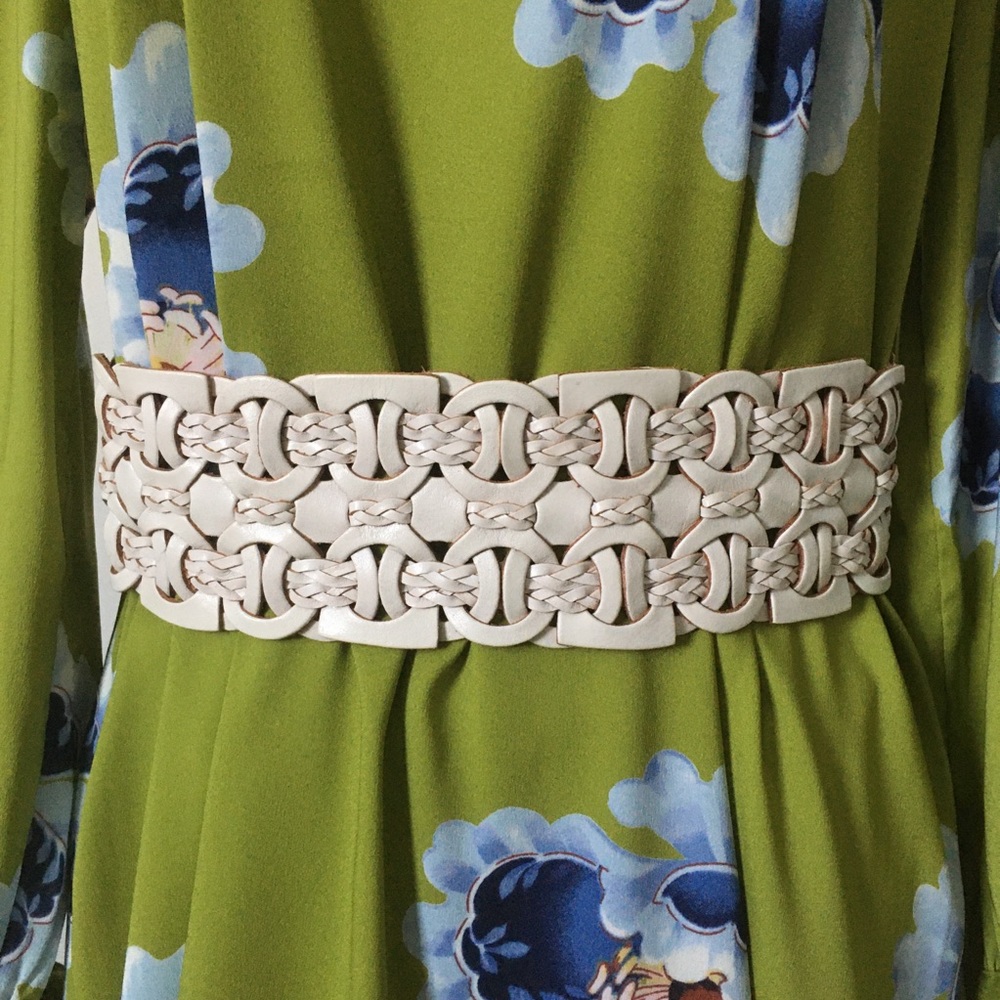 Cream leather button-back stretch belt